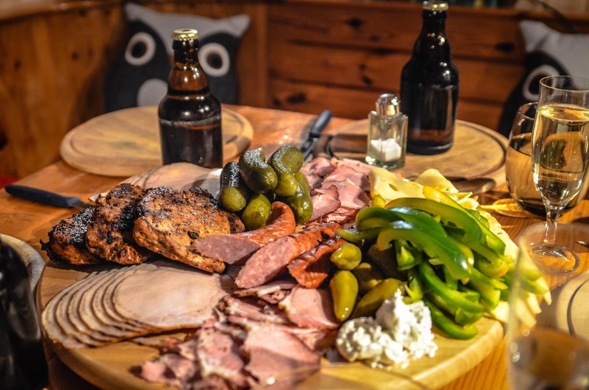 Maîtriser l’art de la planche de charcuterie : astuces et conseils